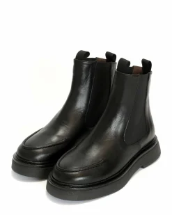 Anonymous Copenhagen Kikie flat platform^ Flats